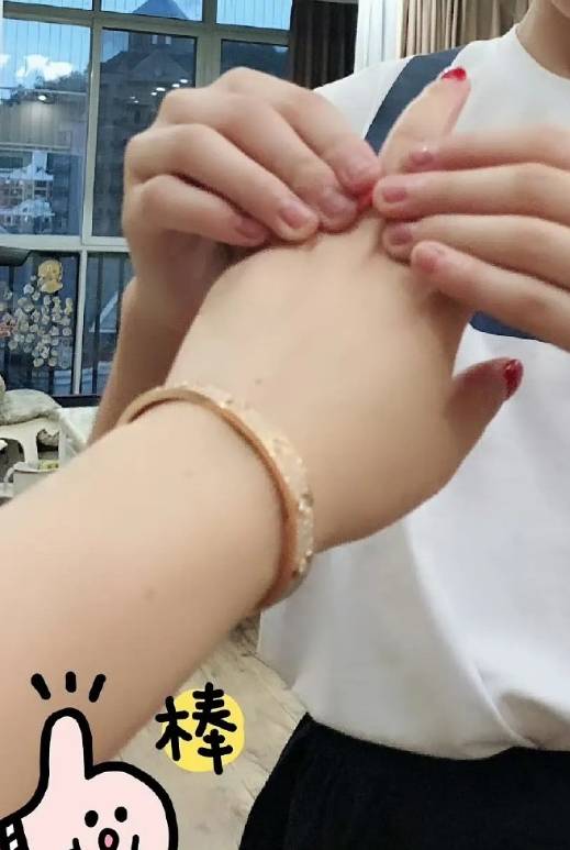 高奢展示柜让人惊叹每一件都价值不菲开元棋牌网站黄杨钿甜家上亿豪宅被扒(图12)