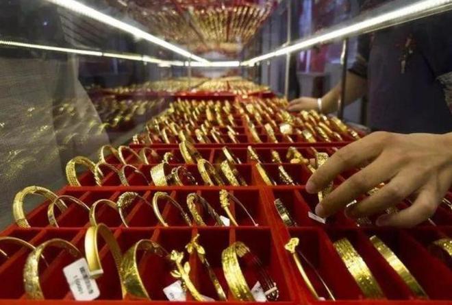 不姓周公司市值已冲破千亿元人民币开元棋牌中国新的金店一哥：终于
