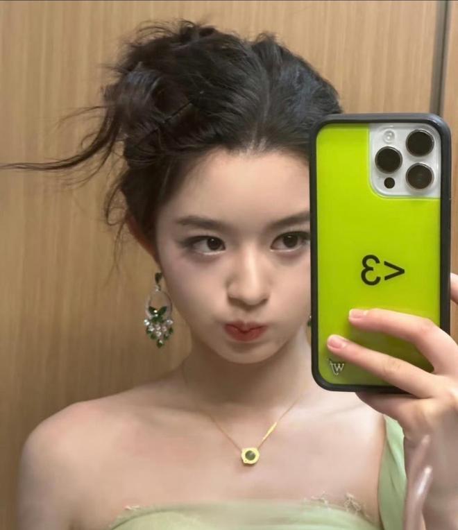奶奶意外登上热搜一家人身份疑都不简单ky开元棋牌黄杨钿甜风波持续发酵！