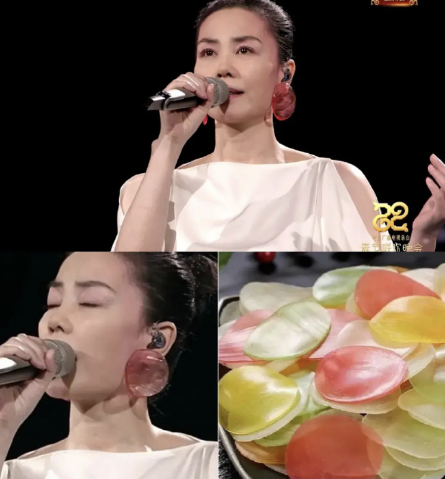 件爆款再次走红!带货能力一流春晚这些同款被搜上热门开元棋牌王菲“虾片耳环”预售已排到3月!42年前这(图5) 件爆款再次走红!带货能力一流春晚这些同款被搜上热门开元棋牌王菲“虾片耳环”预售已排到3月!42年前这(图5)