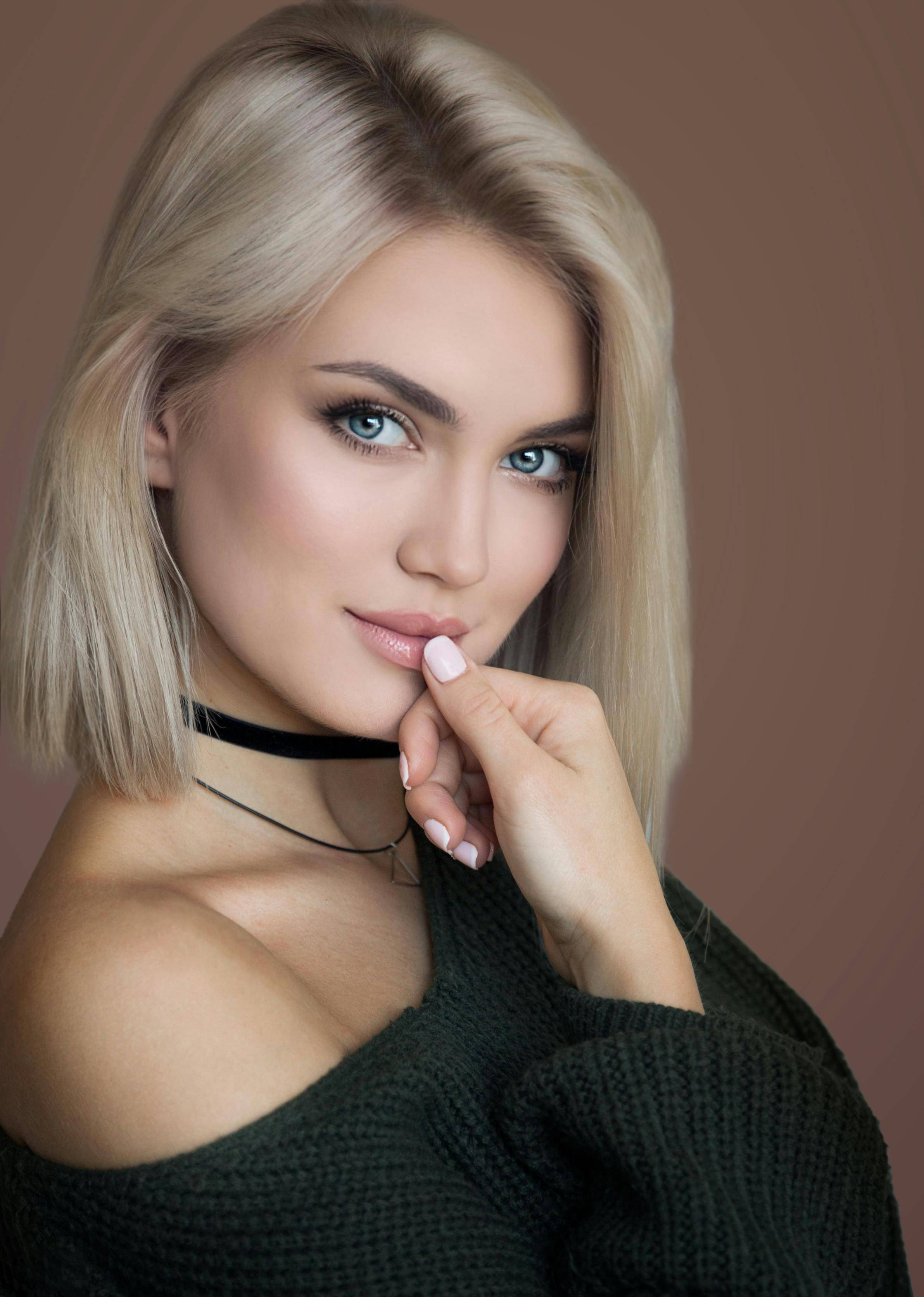 +多风格演绎网友：这腿是真实存在的吗？开元棋牌试玩辛芷蕾杂志大片曝光！造型