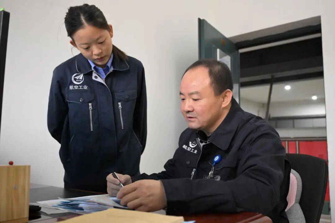 台、有作为!长飞走出产业工人队伍建设改革特色之路开元ky棋牌深化“产改”在三湘⑭ 有温度、有平(图1) 台、有作为!长飞走出产业工人队伍建设改革特色之路开元ky棋牌深化“产改”在三湘⑭ 有温度、有平(图1)