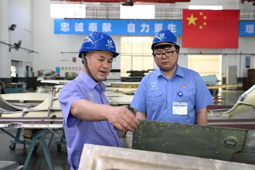 台、有作为！长飞走出产业工人队伍建设改革特色之路开元ky棋牌深化“产改”在三湘⑭ 有温度、有平(图2)